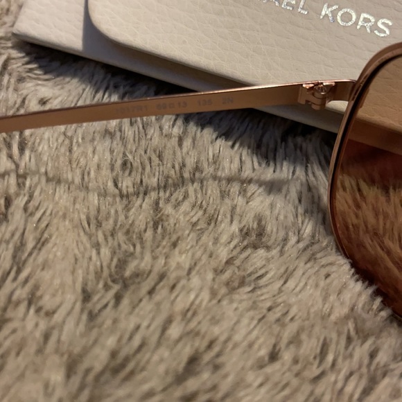 Michael kors sunglasees - Picture 5 of 6